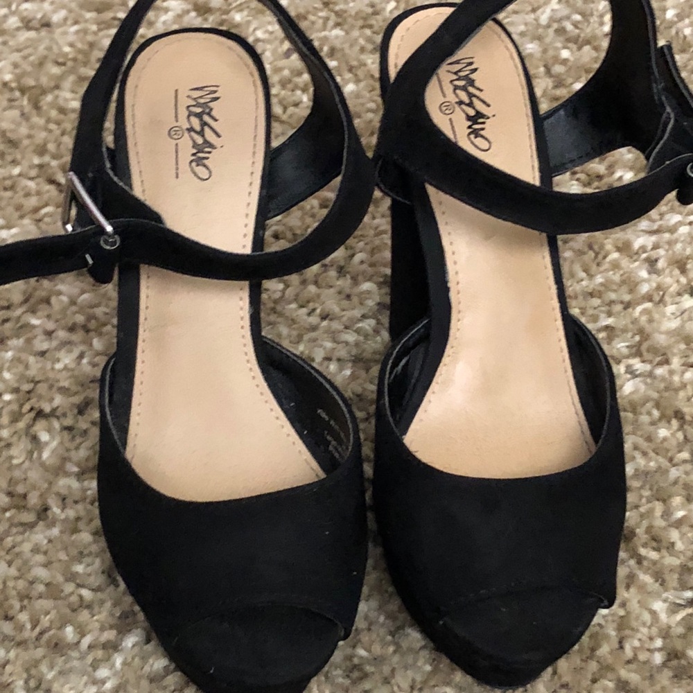 Black heels size 71/2